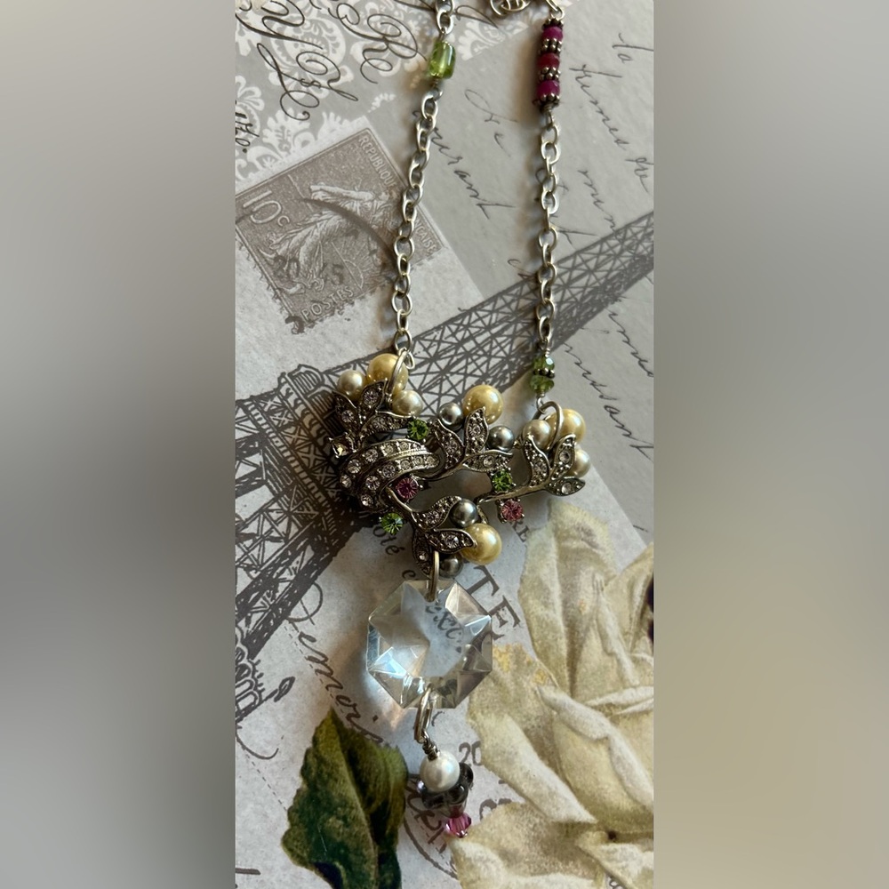 GORGEOUS VINTAGE BROOCH REPURPOSED INTO AMAZING NECKLACE